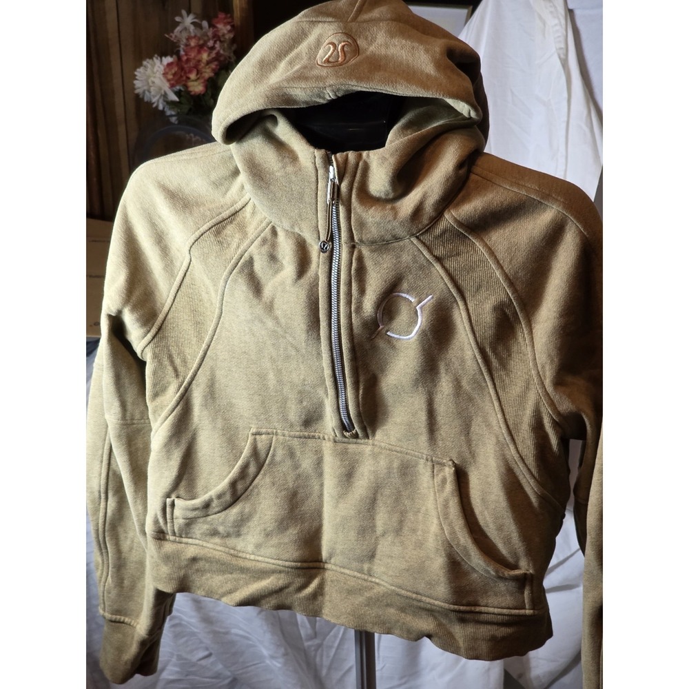 Lululemon Colab With US Cotton  To Form This Beautiful  Cropped Hoodie
